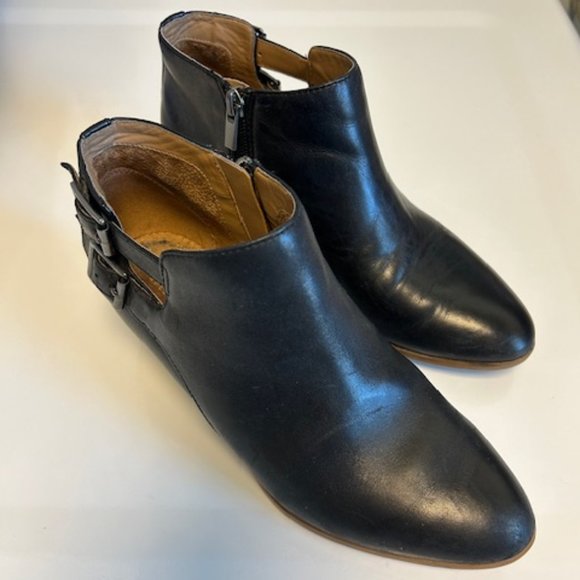 Clarks Collection Sz 7M Black Leather Ankle Booties #20701 Womens 2 Buckles Zip - Picture 1 of 5